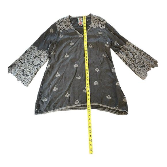 Johnny Was Blouse Womens Small Gray Embroidered Boho Bell Sleeve V-Neck Tunic - Picture 3 of 9